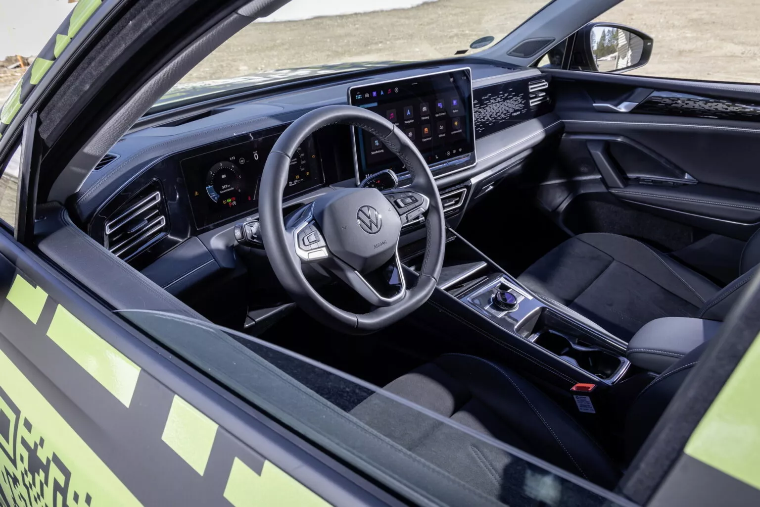الكشف عن التصميم الداخلي لسيارة فولكس فاجن تيجوان 2024 رسميًا صور