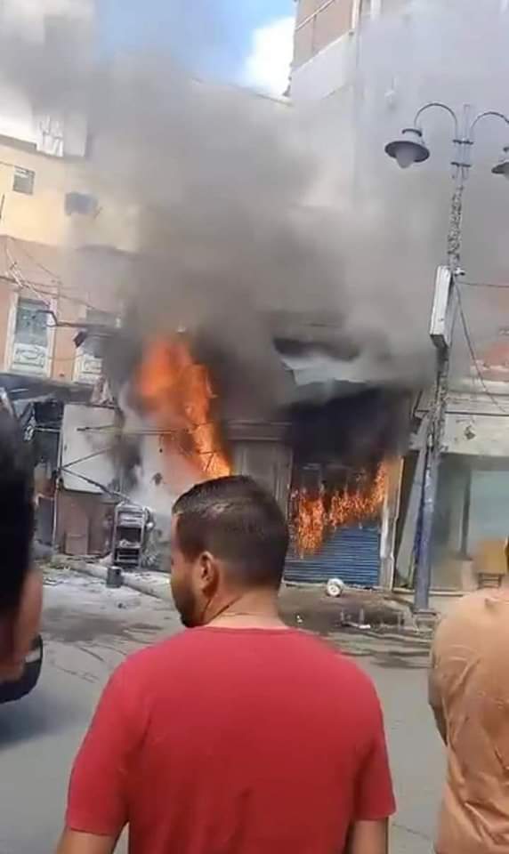 حريق يلتهم مكتبة في الإسكندرية 