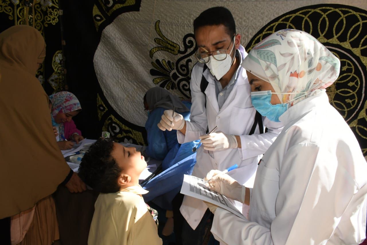 قافلة كلية طب أسنان جامعة القاهرة بقرية الصبيحي بالفيوم