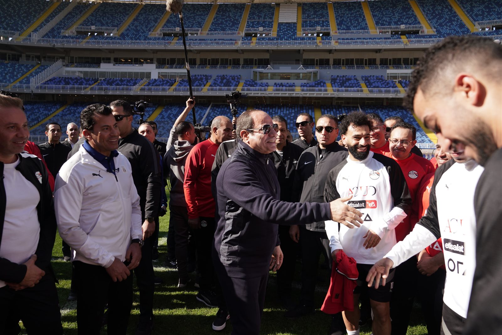 السيسي يتفقد تدريبات المنتخب الوطني لكرة القدم بالعاصمة الإدارية