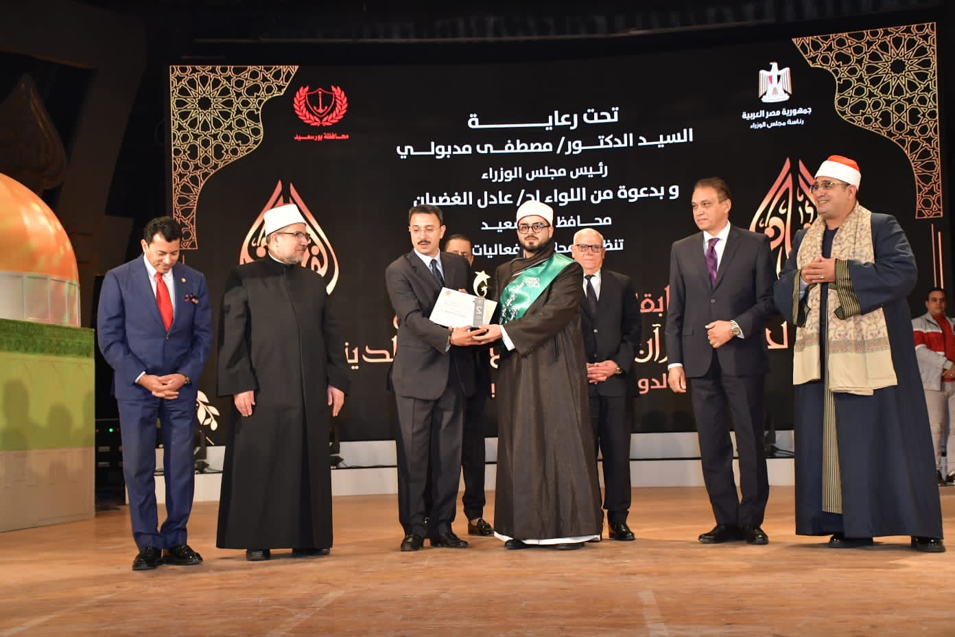 تكريم أقرب الأصوات محاكاة للشيخ الشحات محمد أنور 