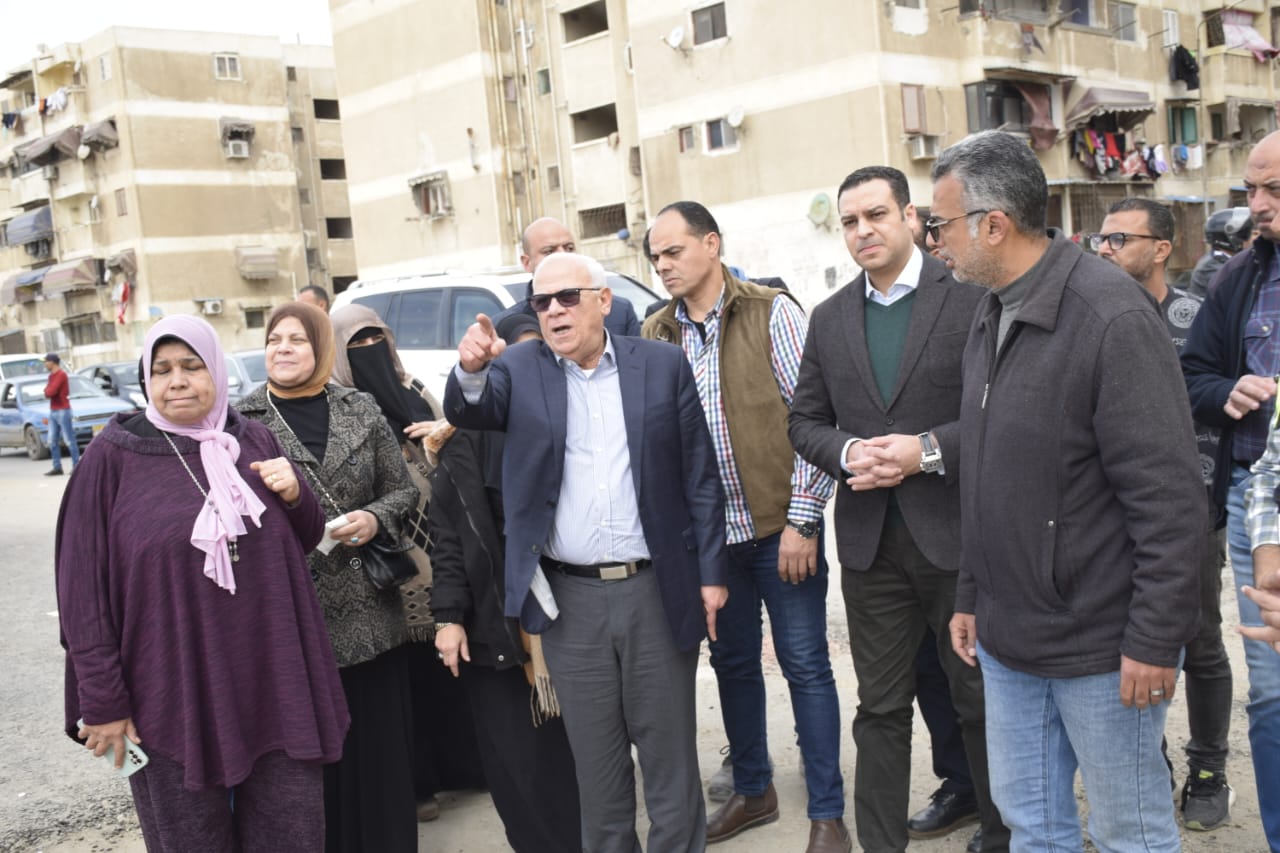محافظ بورسعيد يتفقد عدد من مشروعات الطرق