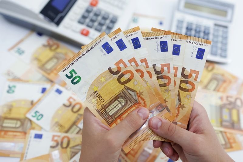 سعر اليورو مقابل الجنيه اليوم الاثنين 27 أبريل 2026