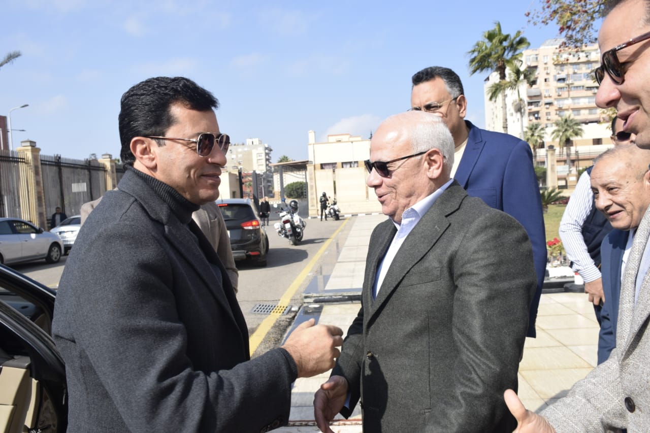محافظ بورسعيد يستقبل وزير الشباب والرياضة
