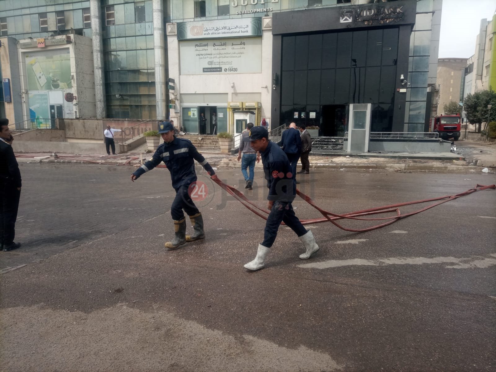 حريق مجمع بنوك التجمع (15)