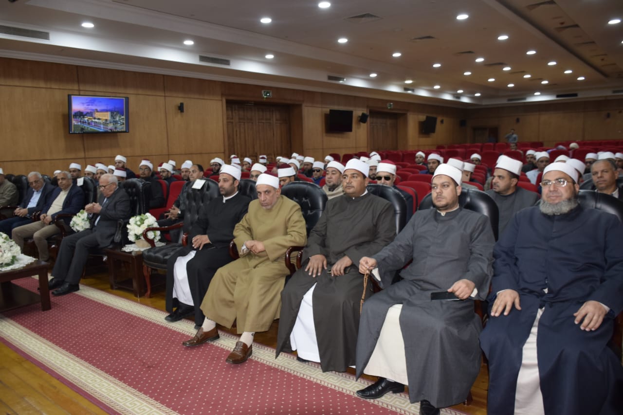محافظ بورسعيد يلتقي أئمة المساجد