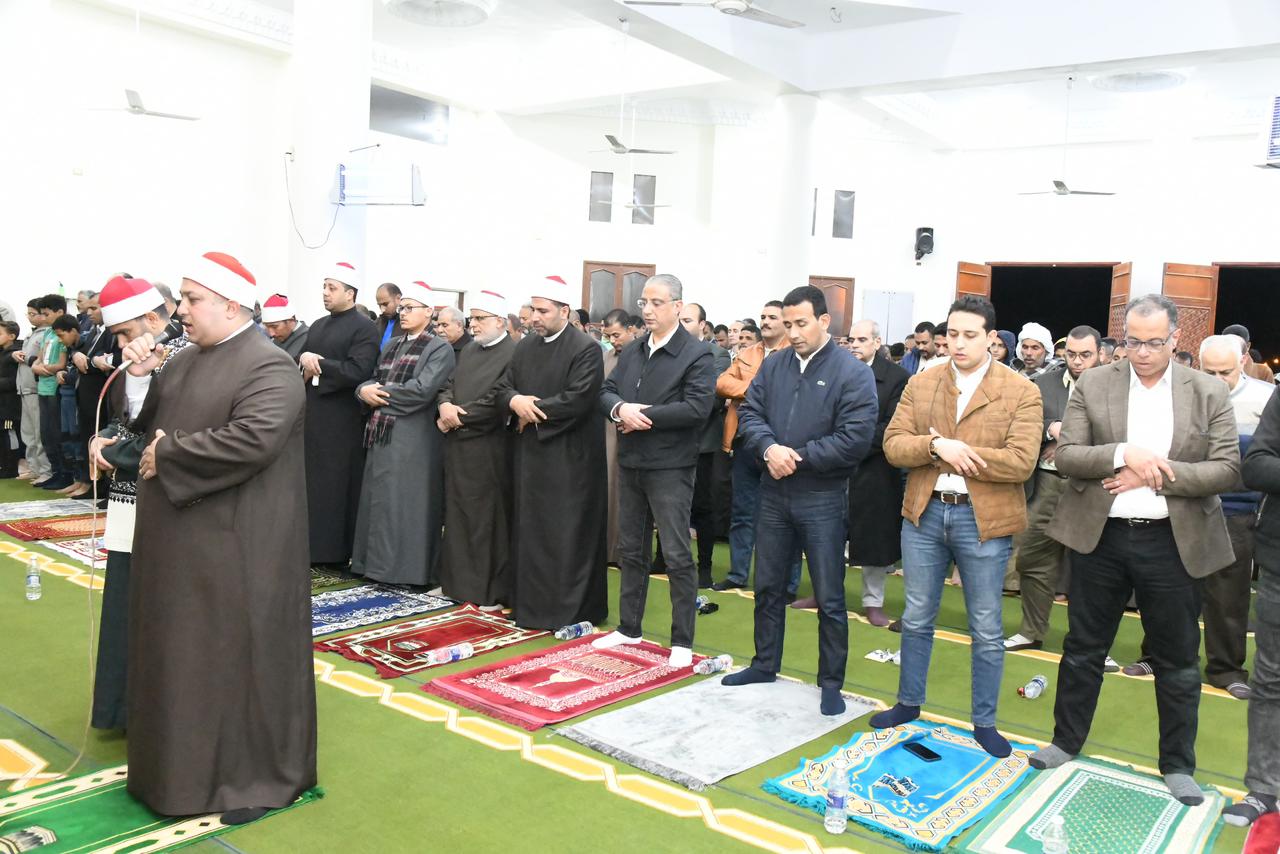 محافظ الفيوم يفتتح مسجد 