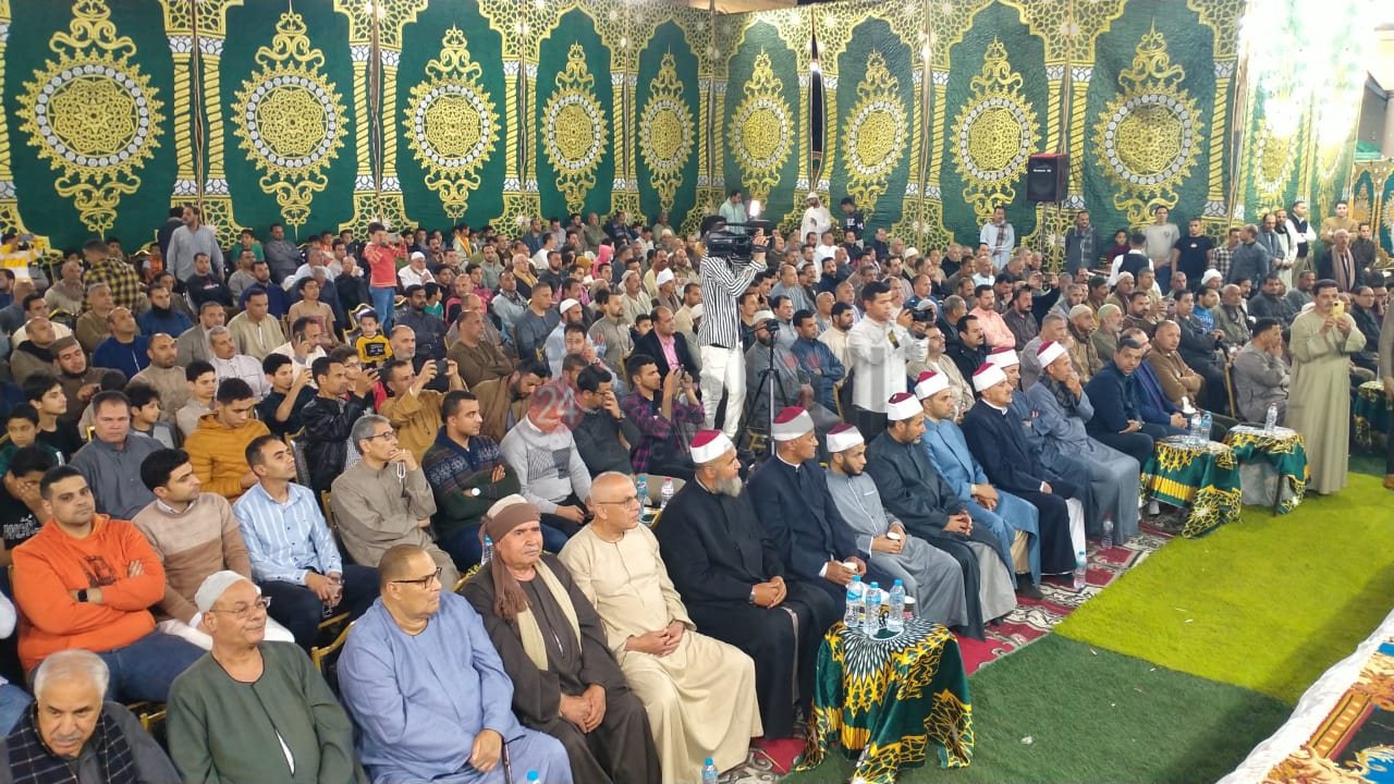 أسرة الشهيد عمر القاضي تقدم 11رحلة عمرة