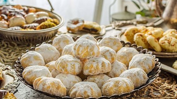 أضرار الإكثار من أكل الكحك والبسكويت في عيد الفطر