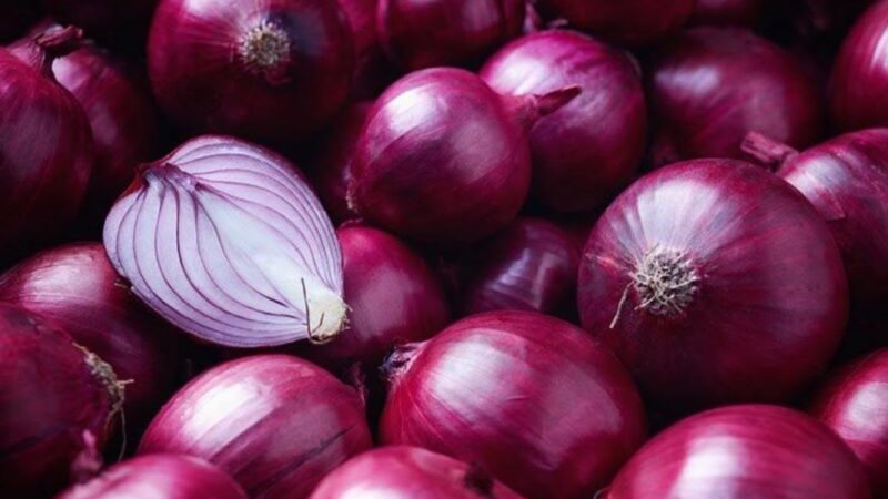 تناول البصل والخس