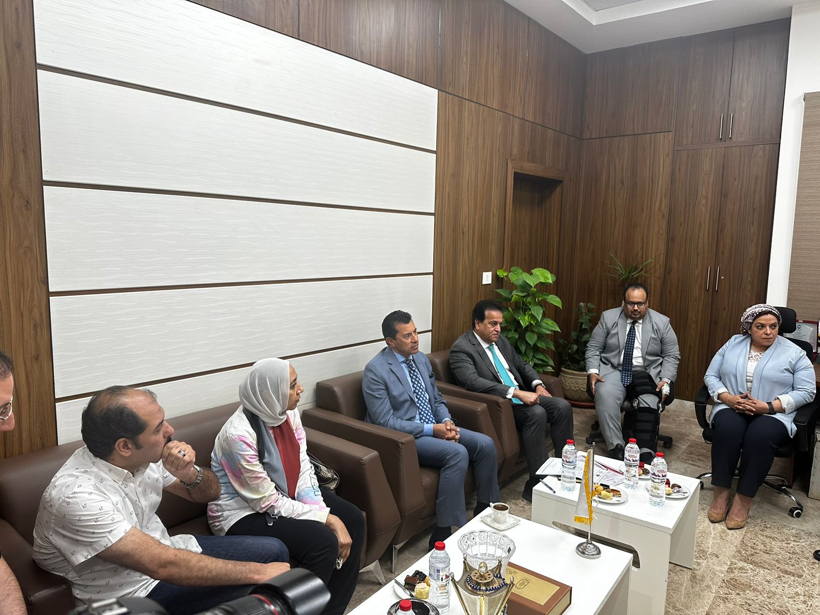 وزيرا الرياضة والصحة في زيارة شذى نجم (1)