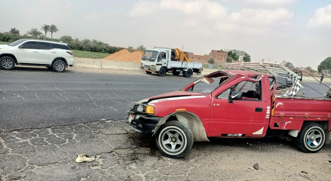 انقلاب سيارة ربع نقل على الطريق الإقليمي بالشرقية 