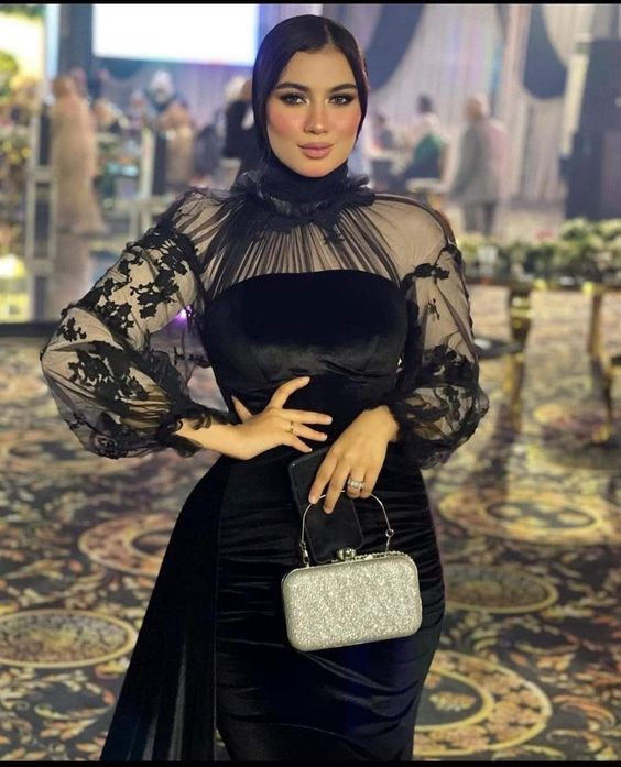 فساتين سواريه صك أسود