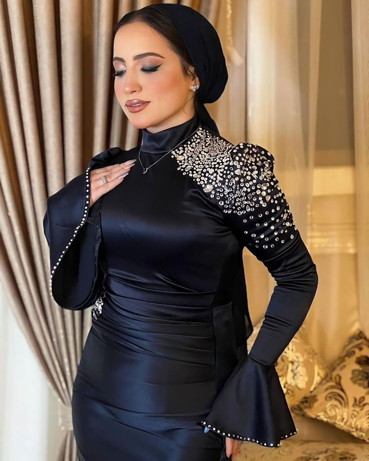 فساتين سواريه صك أسود