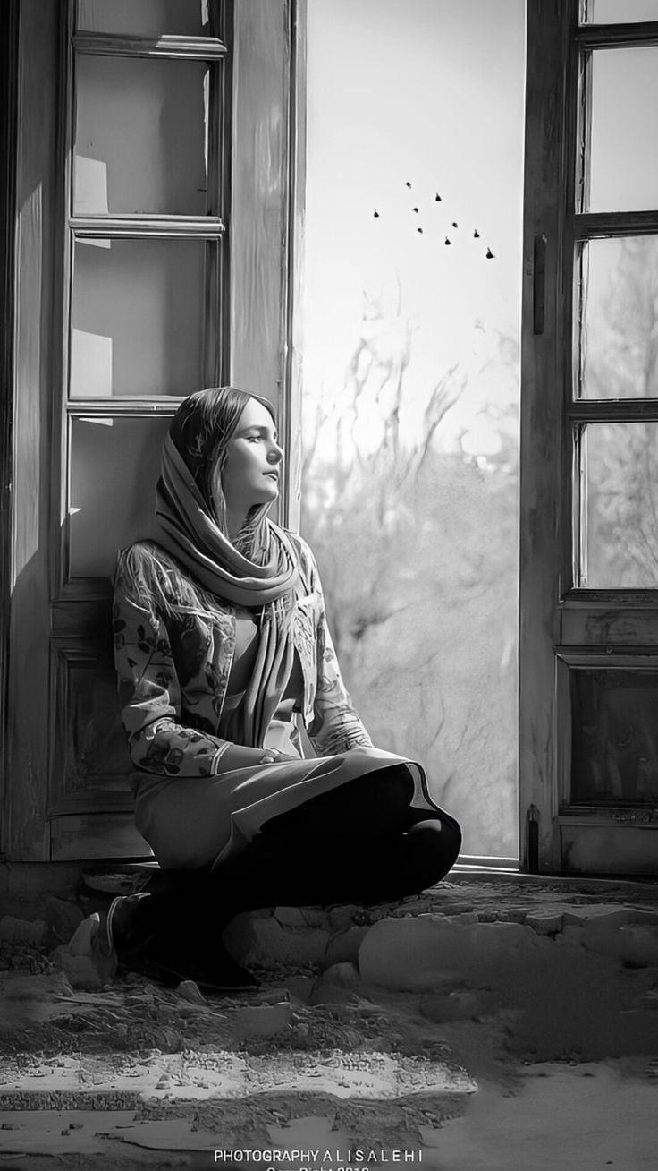 خلفيات بنات حزينة للواتس