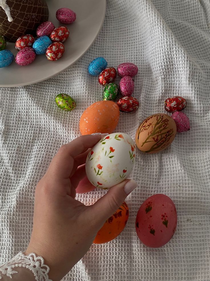 صور بيض شم النسيم الملون