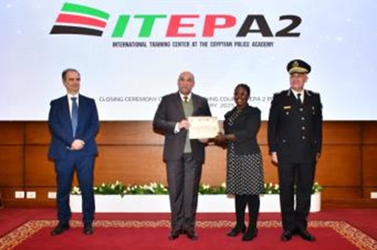 الشرطة&nbsp;تختتم دورة تدريبية لتدريب الكوادر الأمنية (2)