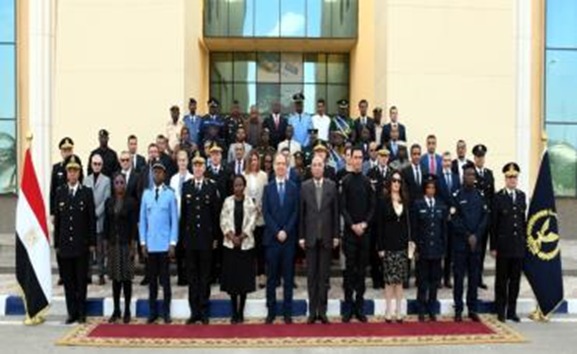 الشرطة&nbsp;تختتم دورة تدريبية لتدريب الكوادر الأمنية (3)