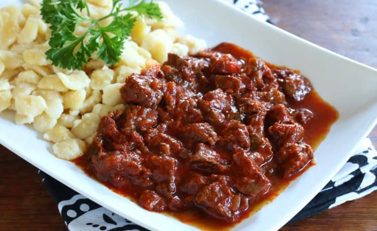 طريقة تحضير مرق اللحم بالبصل والطماطم