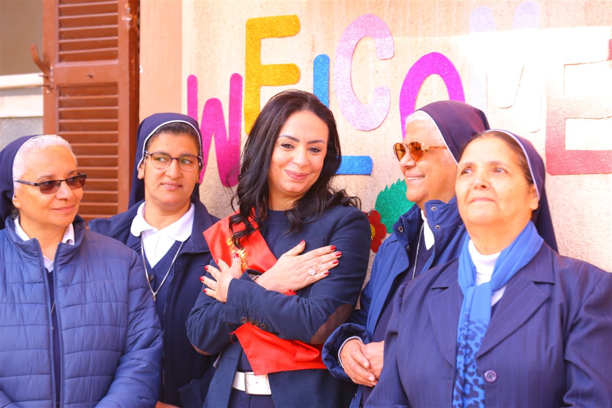 وزيرة التضامن تزور مدرسة راهبات الراعي الصالح