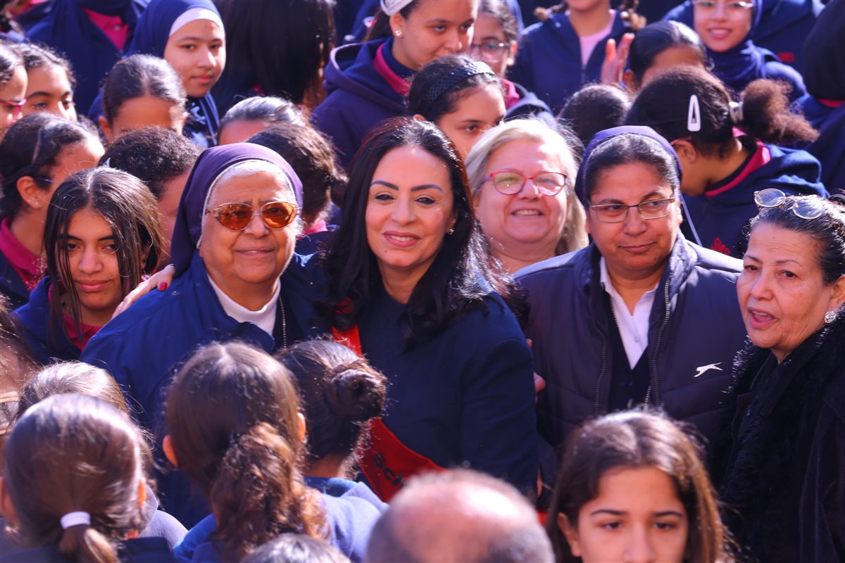 وزيرة التضامن تزور مدرسة راهبات الراعي الصالح