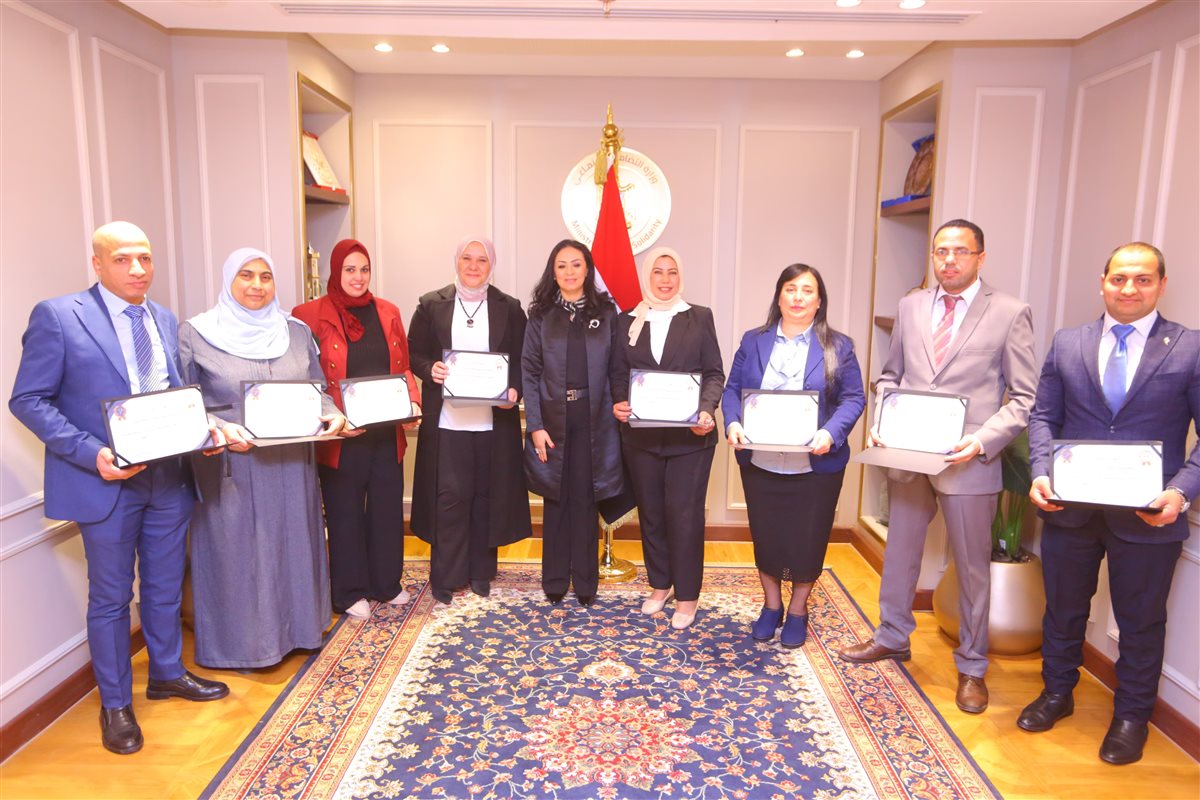 وزيرة التضامن خلال تكريم مكتب الوزيرة بالوزارة