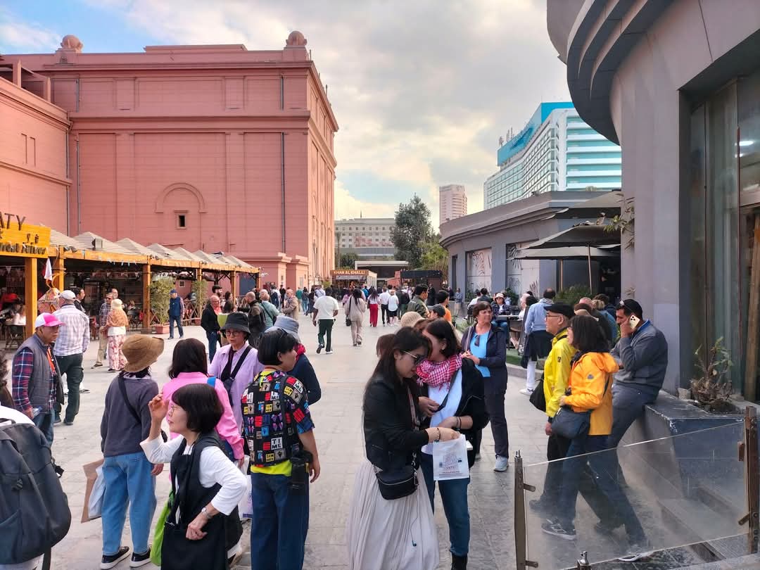 جانب من إقبال السائحين على المتحف المصري بالتحرير