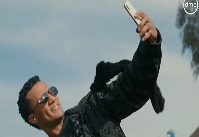 محمد رمضان يسلم مُسن 100 ألف جنيه بـ برنامج مدفع رمضان