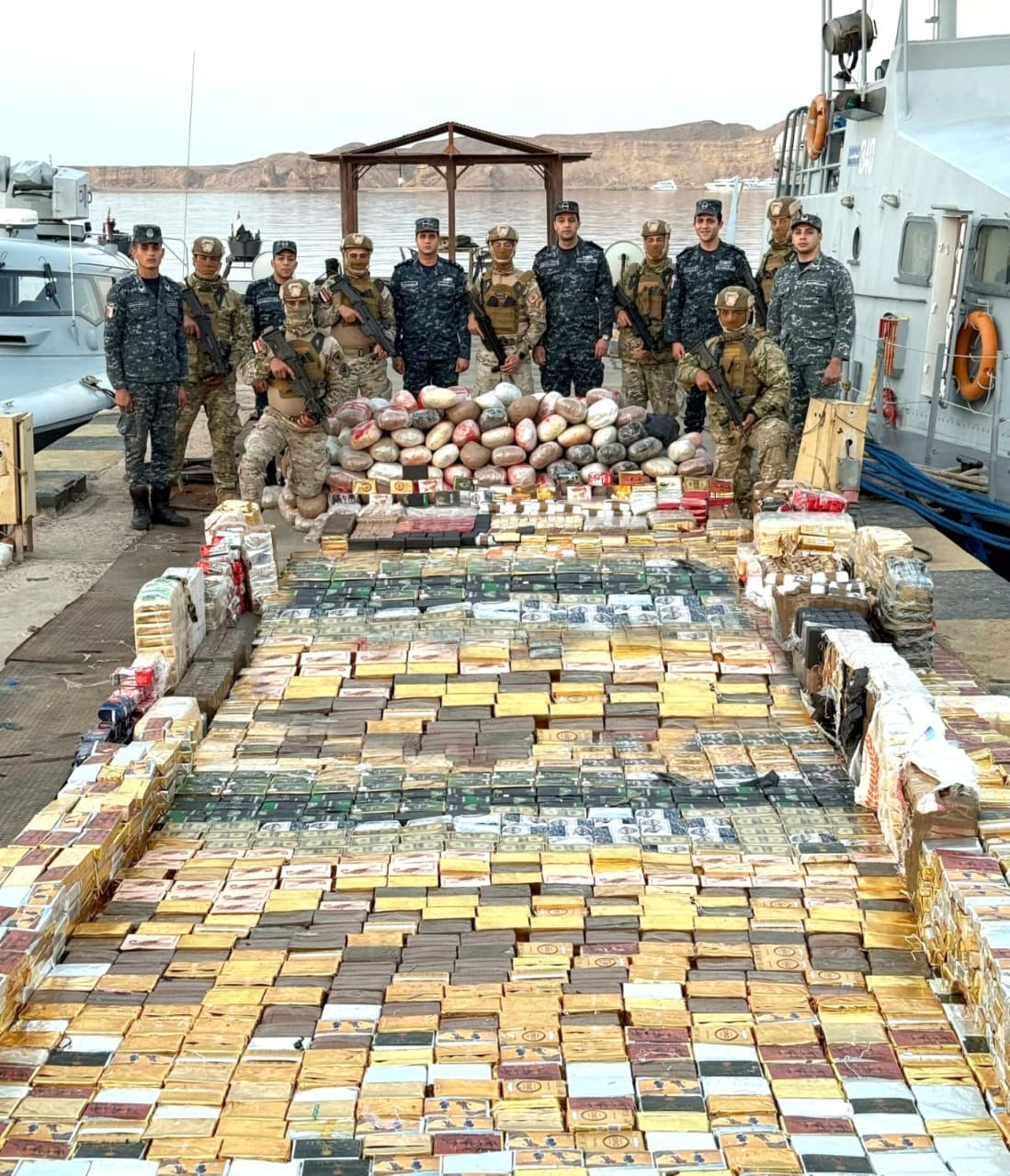 &nbsp;إحباط محاولة تهريب كميات من المواد المخدرة عبر سواحل البحر الأحمر