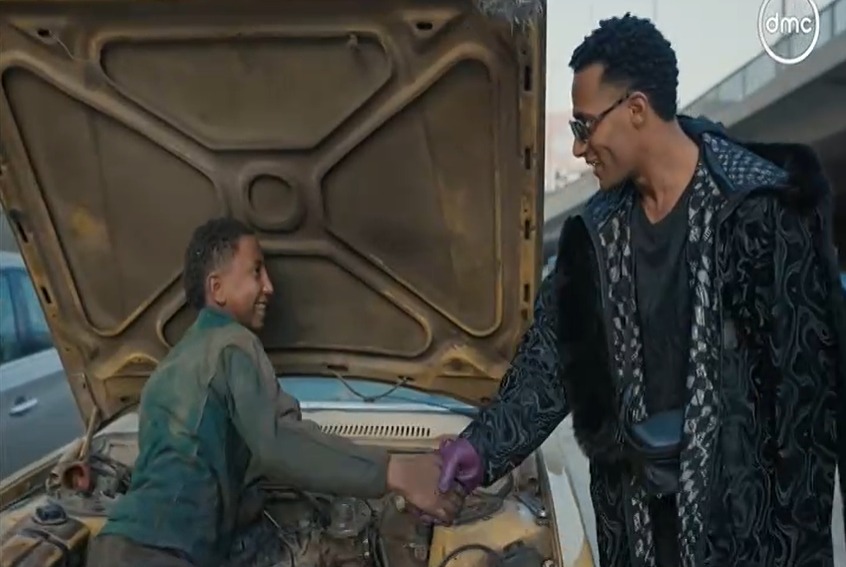 محمد رمضان يهدي طفل ميكانيكي 100 ألف