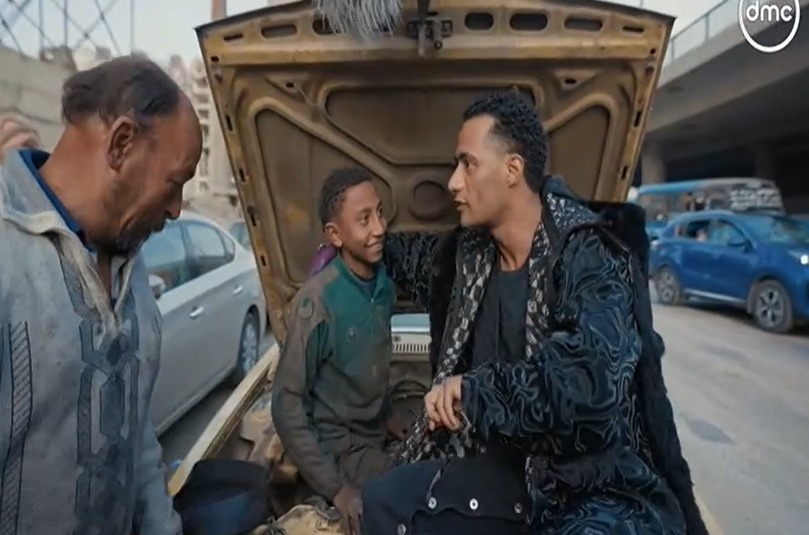 محمد رمضان يهدي طفل ميكانيكي 100 ألف