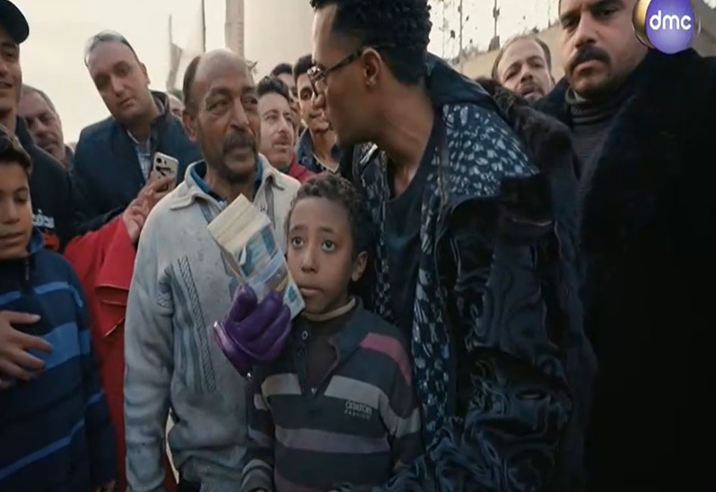 محمد رمضان يهدي طفل ميكانيكي 100 ألف