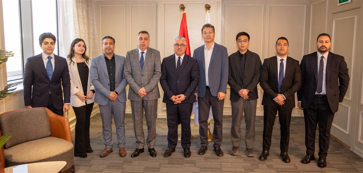 جانب من التوقيع