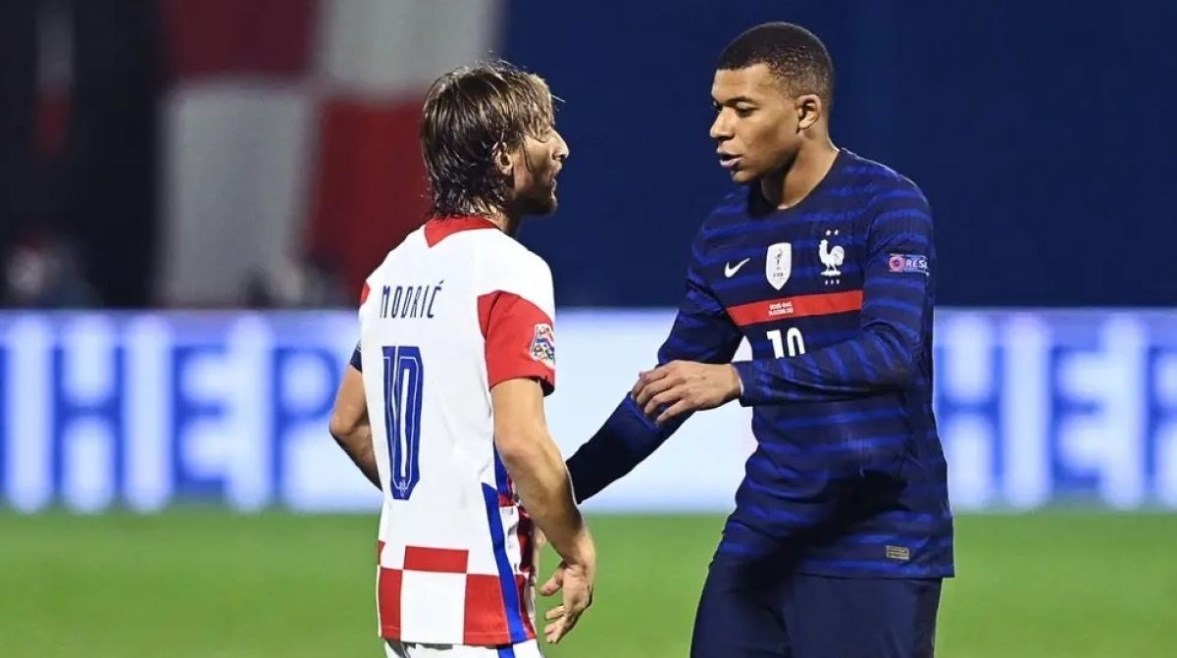 القنوات الناقلة لمباراة فرنسا وكرواتيا بث مباشر اليوم.