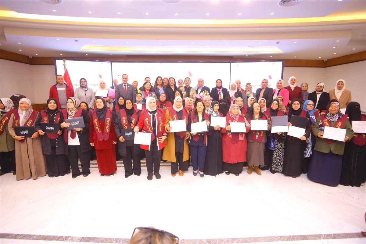 وزيرة التضامن تكرم الأمهات المثاليات بالوزارة وعلى رأسهم مرجريت صاروفيم ومها هلالي