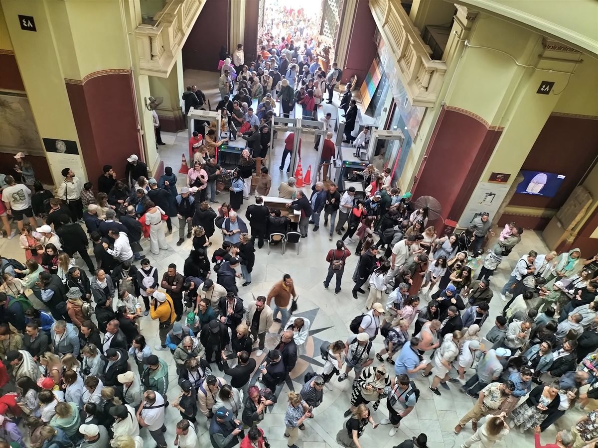 إقبال كبير من السائحين على زيارة المتحف المصري