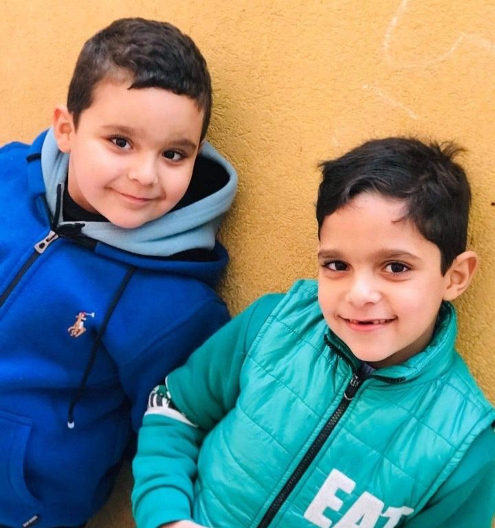 اثنين من أطفال الكاتب باسم محمود&nbsp;
