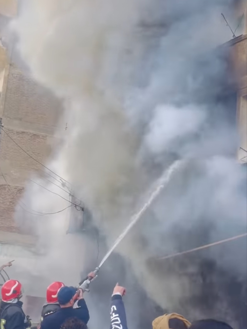 السيطرة على حريق نشب داخل كافتيريا في البحيرة