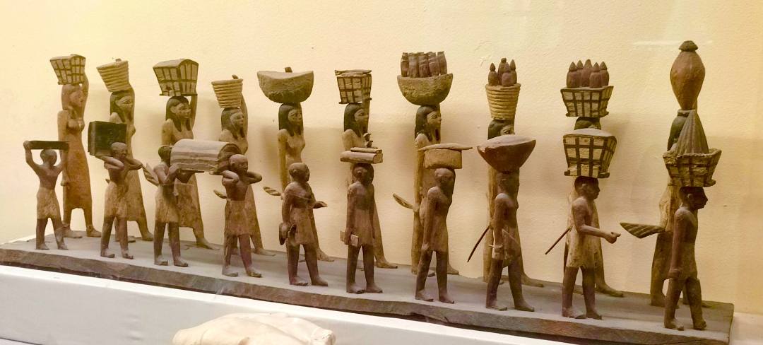 موكب جنائزي خشبي من عصر الدولة الوسطى