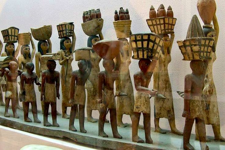 موكب جنائزي خشبي من عصر الدولة الوسطى