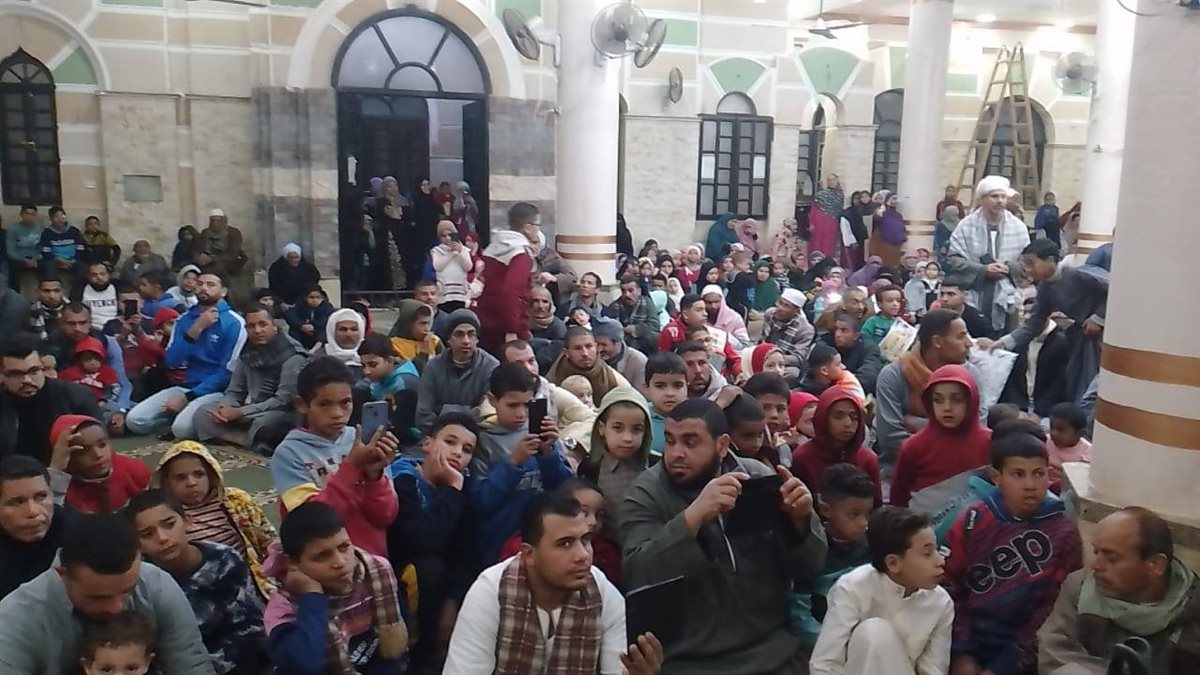 مساجد مصر تتزين بالمصلين في ليلة السابع والعشرين من رمضان