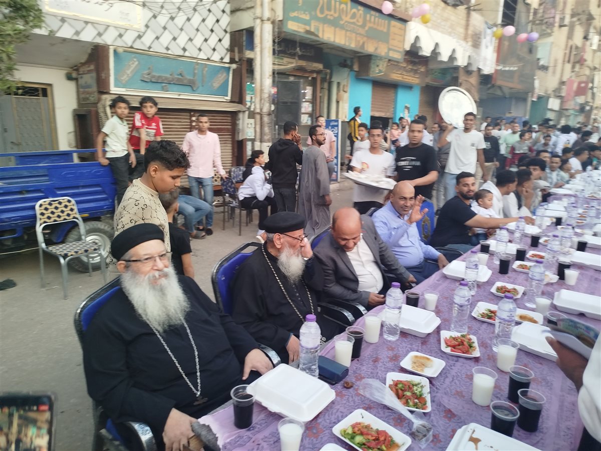 وفد كنسي يشارك في مائدة إفطار