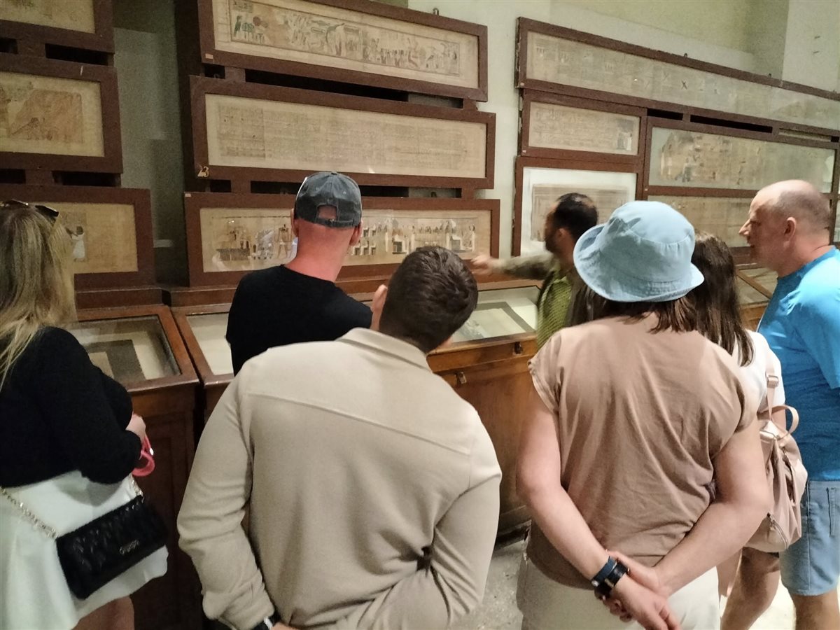 توافد كبير من السائحين العرب والأجانب لزيارة المتحف المصري بالتحرير