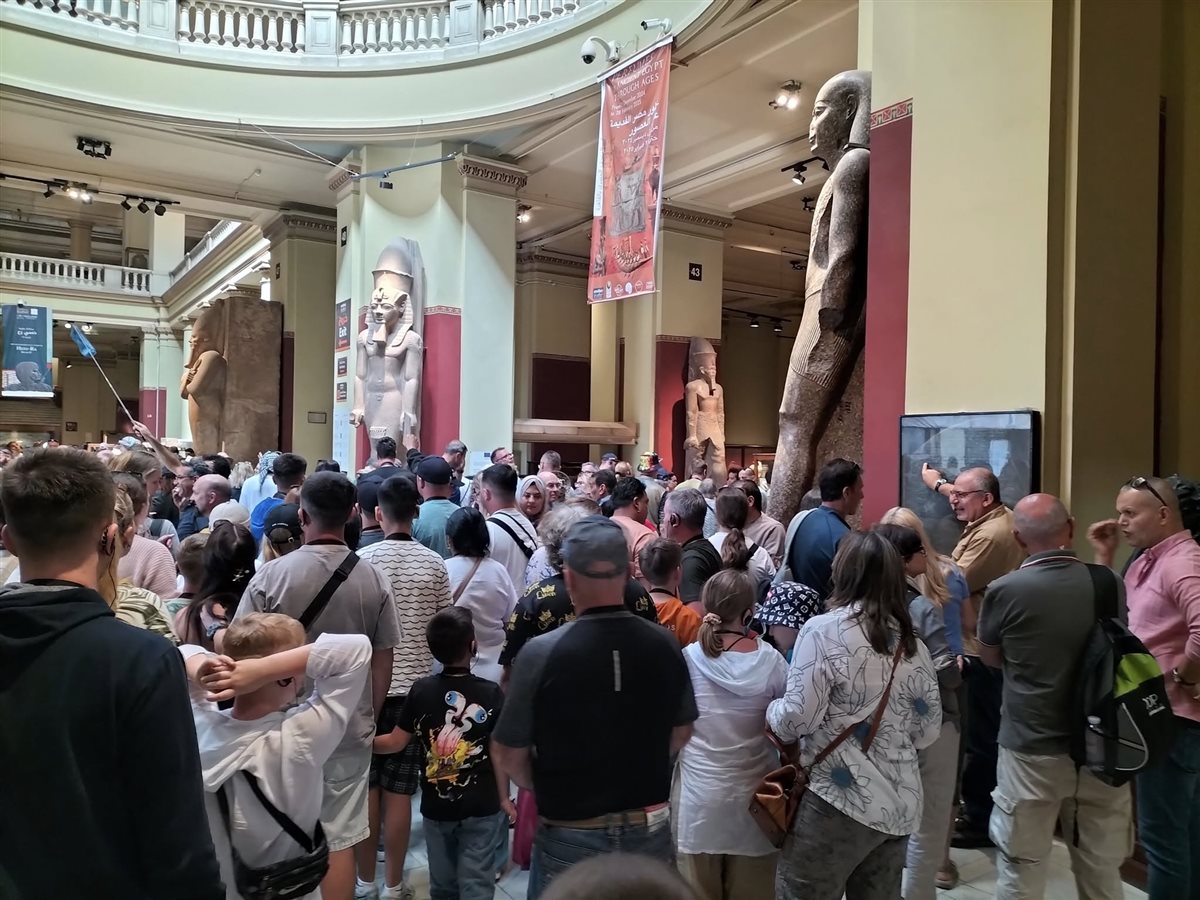 توافد كبير من السائحين العرب والأجانب لزيارة المتحف المصري بالتحرير