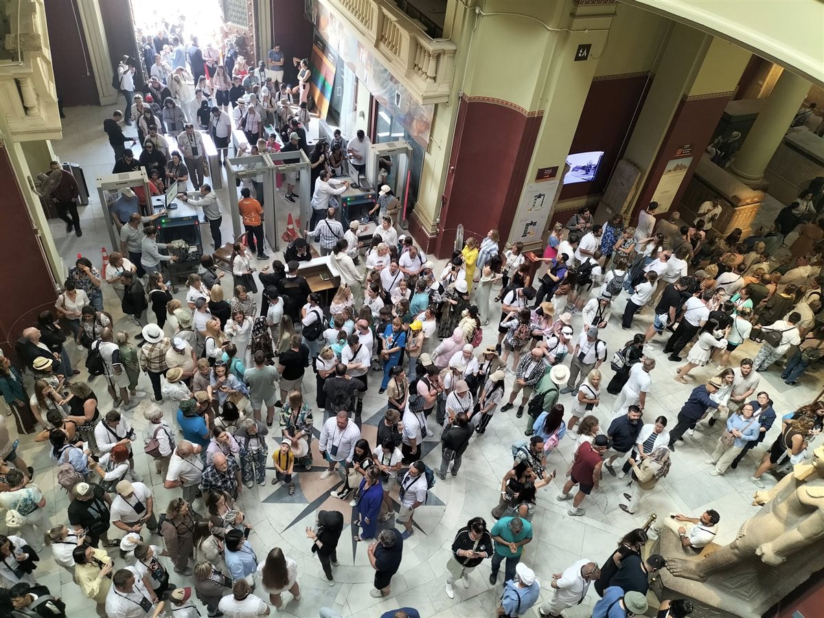 توافد كبير من السائحين العرب والأجانب لزيارة المتحف المصري بالتحرير