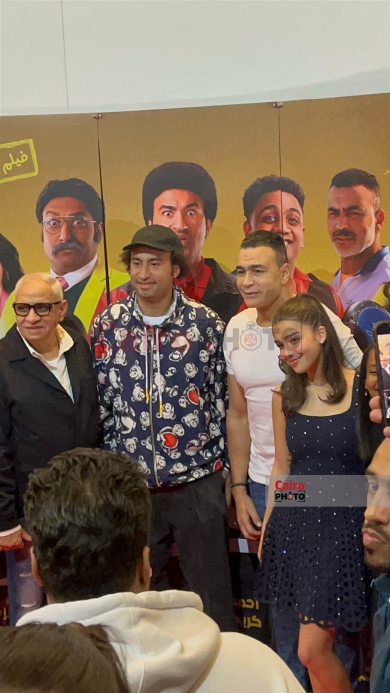 بالصور.. علي ربيع وأوس أوس والمنتج أحمد السبكي يحتفلون بالعرض الخاص لـ فيلم الصفا الثانوية بنات