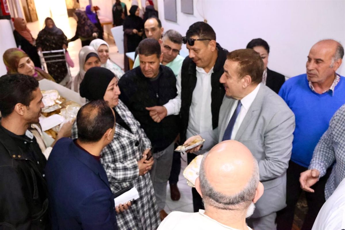 محافظ المنوفية يوزع كحك العيد على المرضى الفلسطينيين والمسنين في بركة السبع| صور&nbsp;