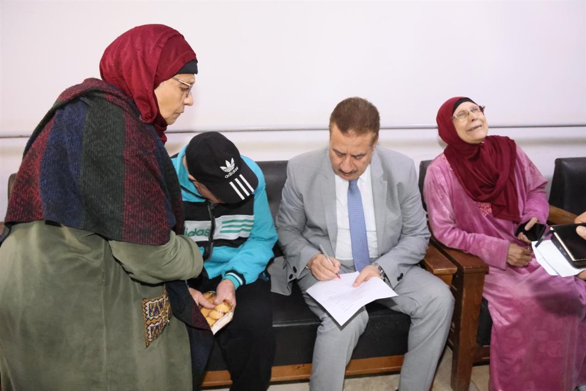 محافظ المنوفية يوزع كحك العيد على المرضى الفلسطينيين والمسنين في بركة السبع| صور&nbsp;