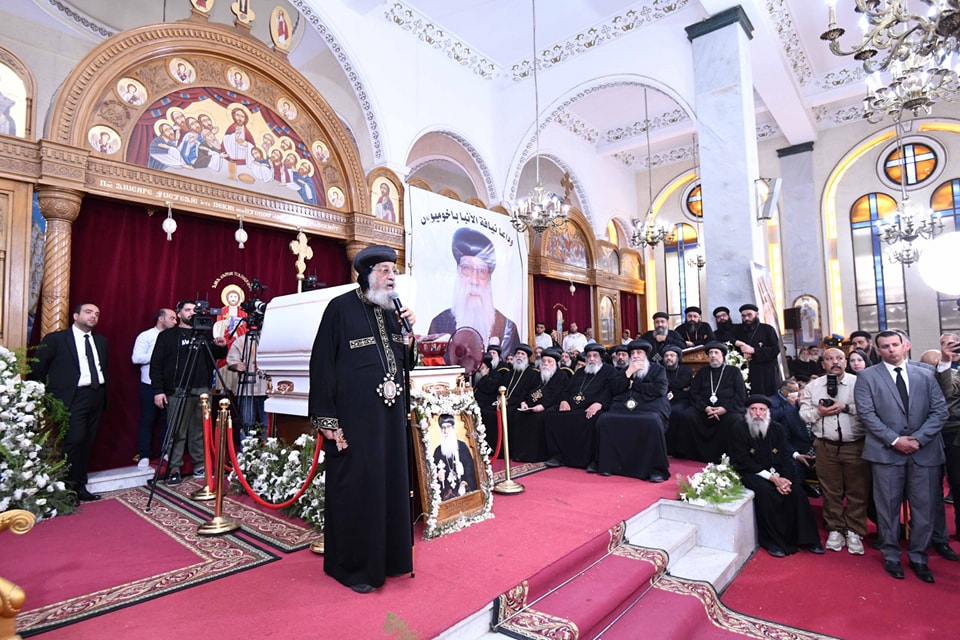 البابا تواضروس الثاني يصلي قداس وتجنيز نيافة الأنبا باخوميوس بالبحيرة