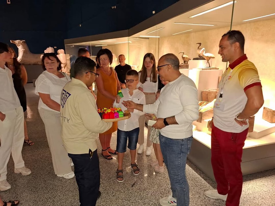 متحف شرم الشيخ يستقبل الزائرين في عيد الفطر بتوزيع الحلوى